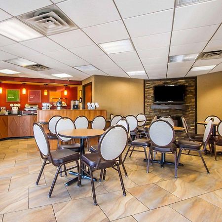 Rodeway Inn & Suites Clarksville Bagian luar foto