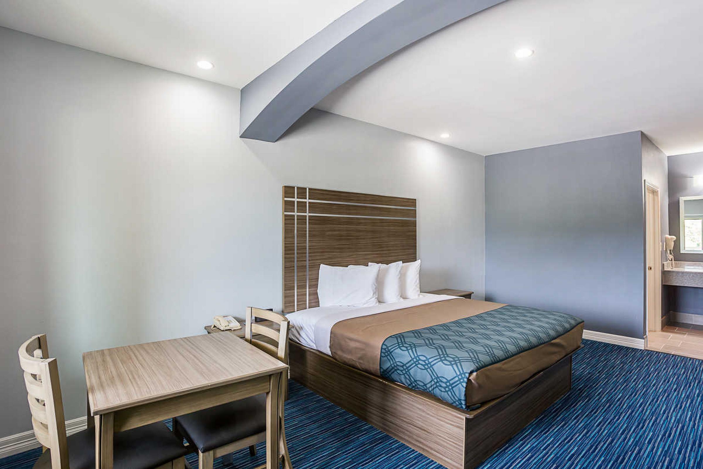 Rodeway Inn & Suites Clarksville Bagian luar foto