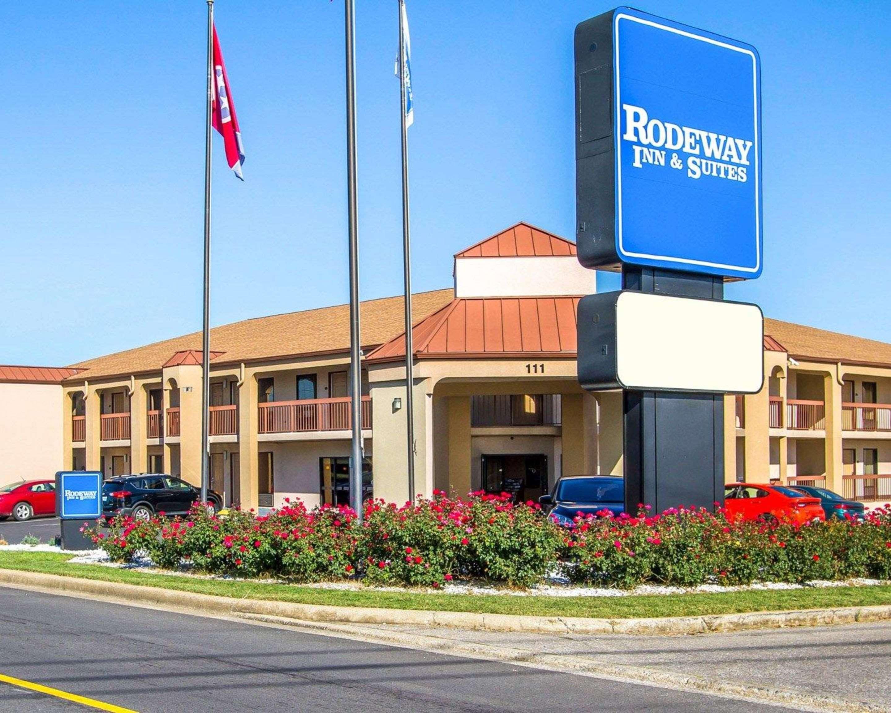 Rodeway Inn & Suites Clarksville Bagian luar foto