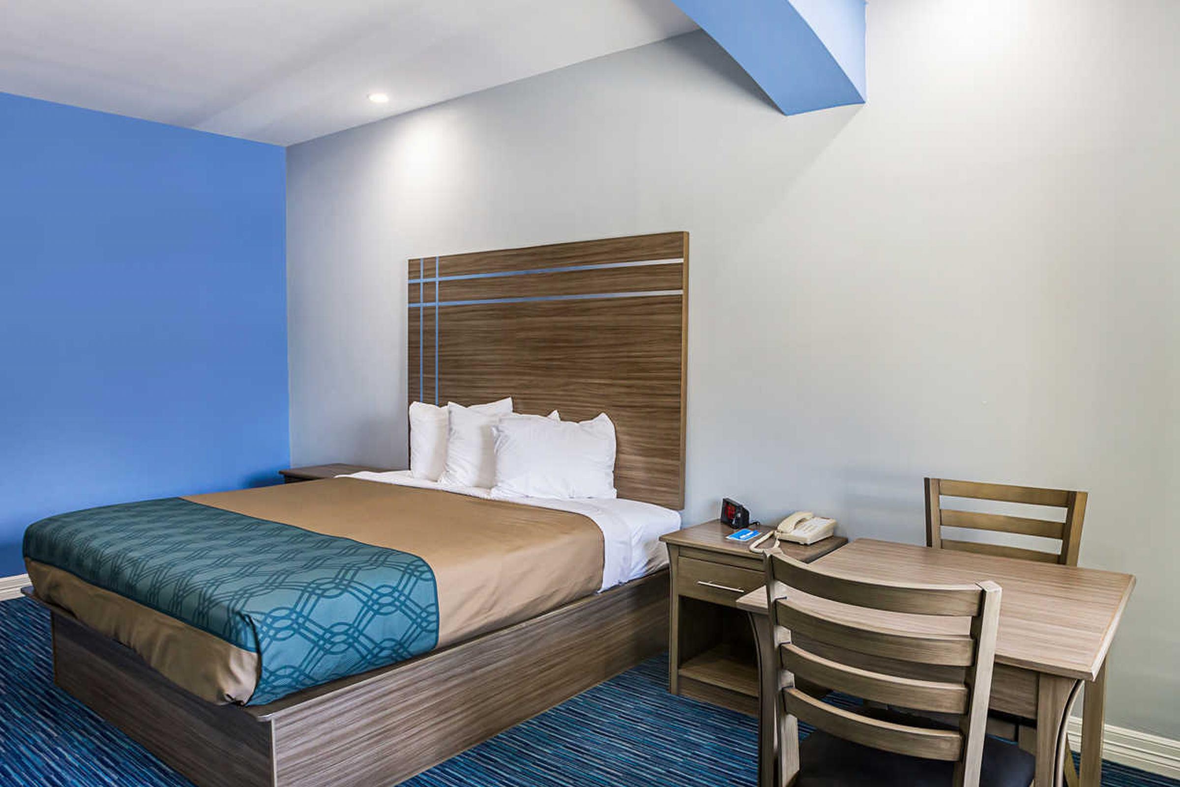 Rodeway Inn & Suites Clarksville Bagian luar foto