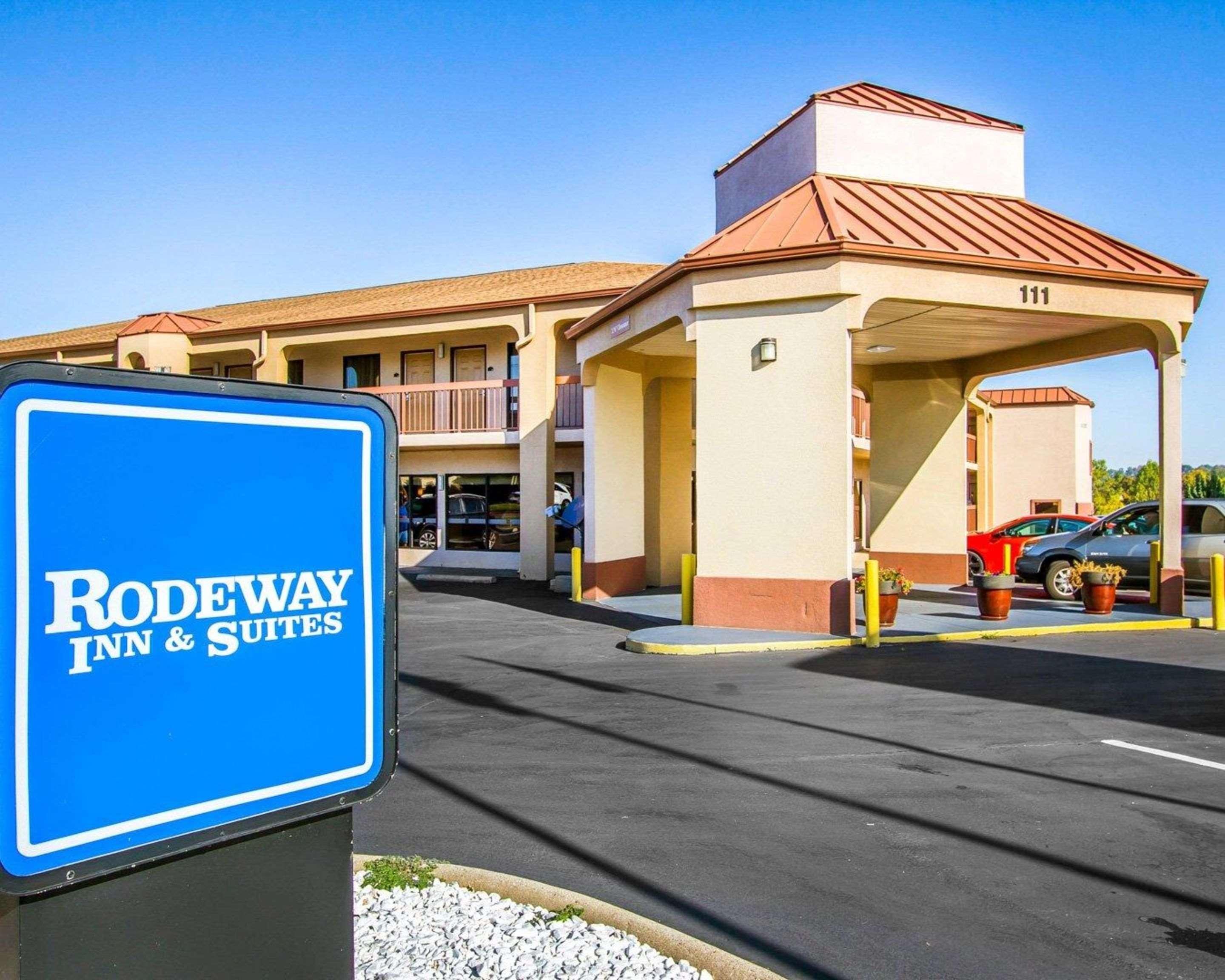 Rodeway Inn & Suites Clarksville Bagian luar foto