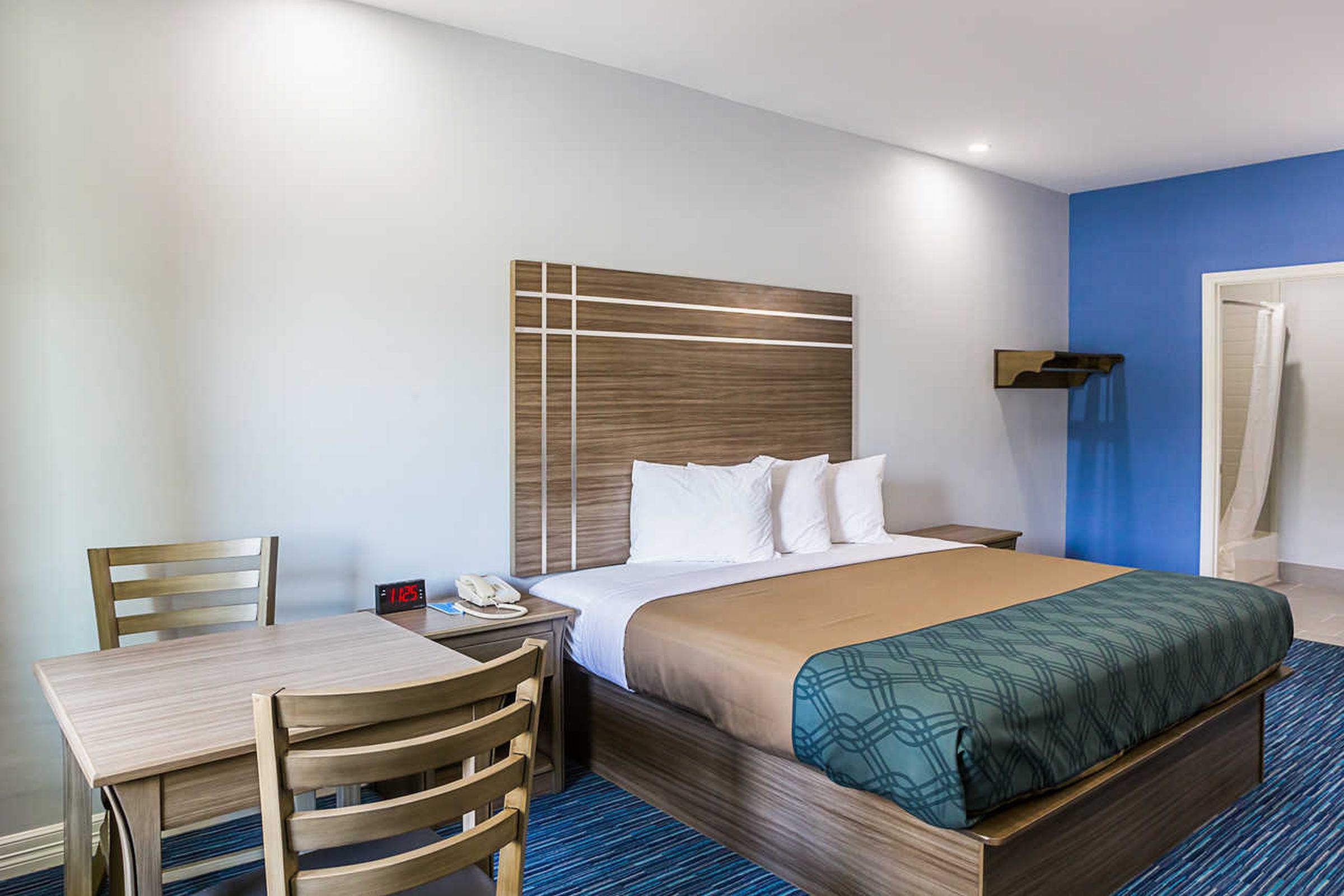 Rodeway Inn & Suites Clarksville Bagian luar foto