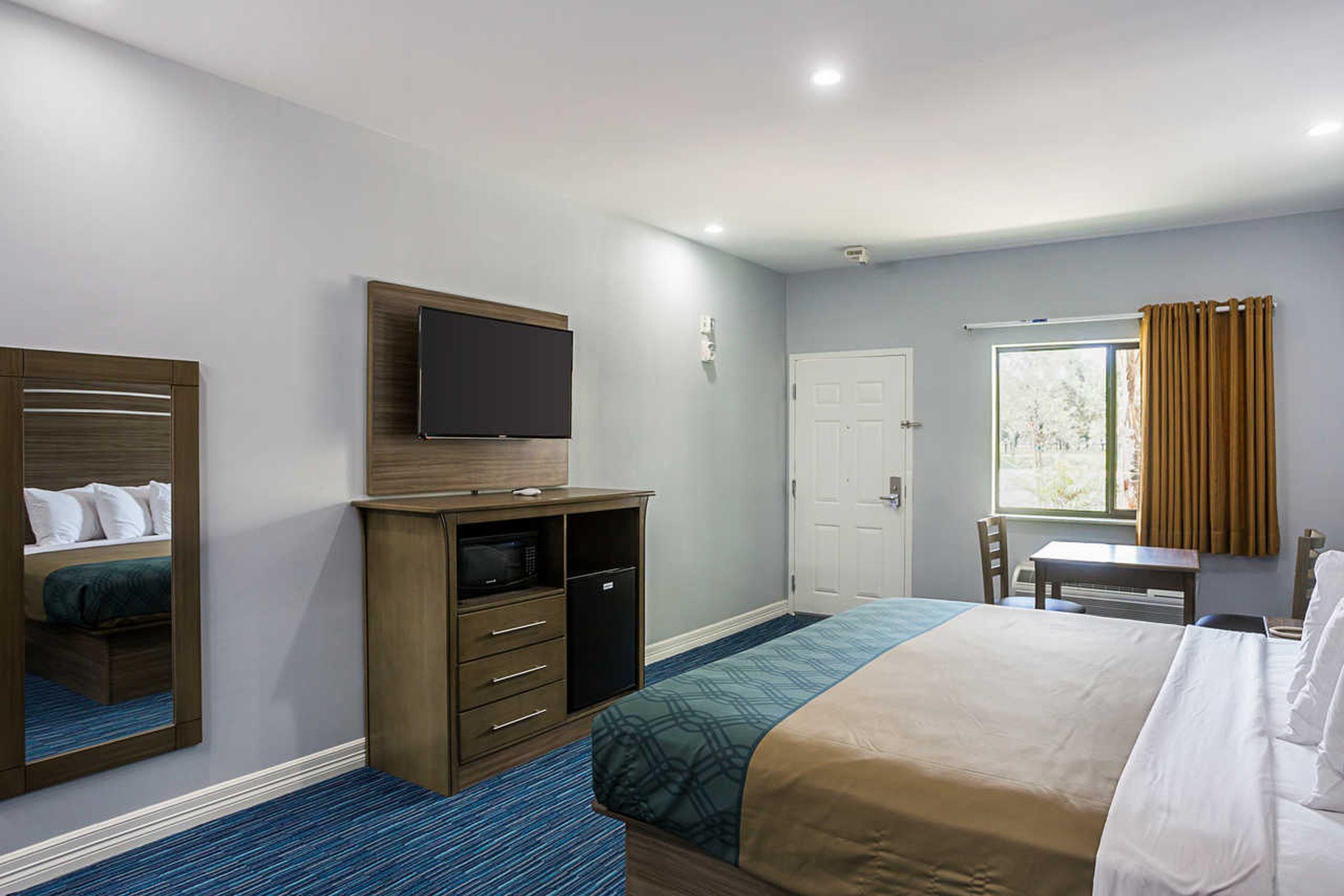Rodeway Inn & Suites Clarksville Bagian luar foto