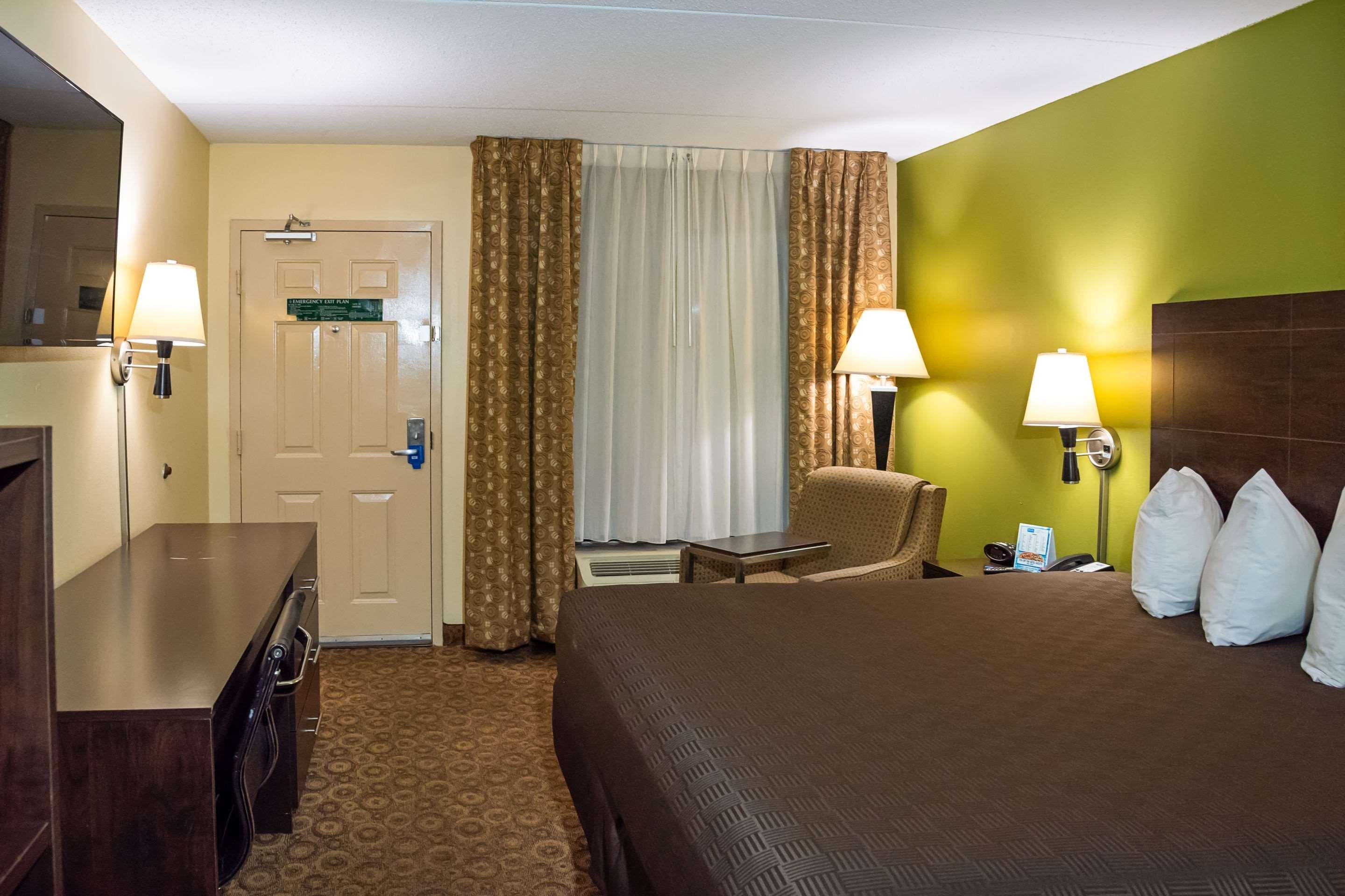 Rodeway Inn & Suites Clarksville Bagian luar foto