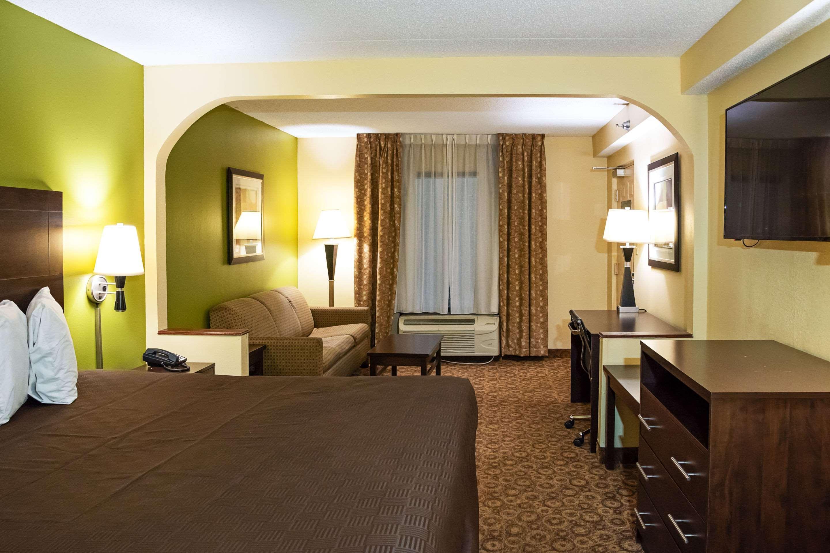 Rodeway Inn & Suites Clarksville Bagian luar foto