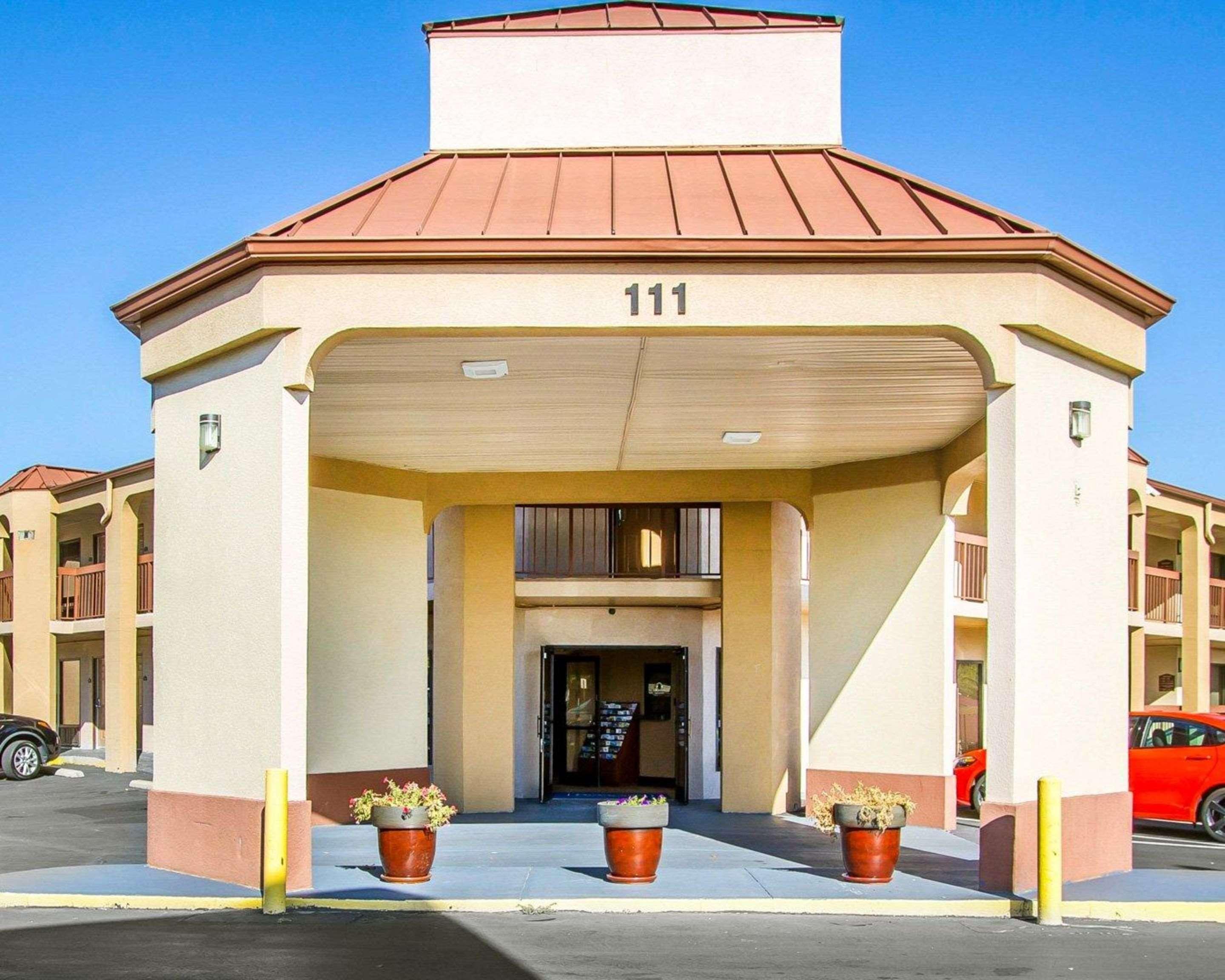 Rodeway Inn & Suites Clarksville Bagian luar foto