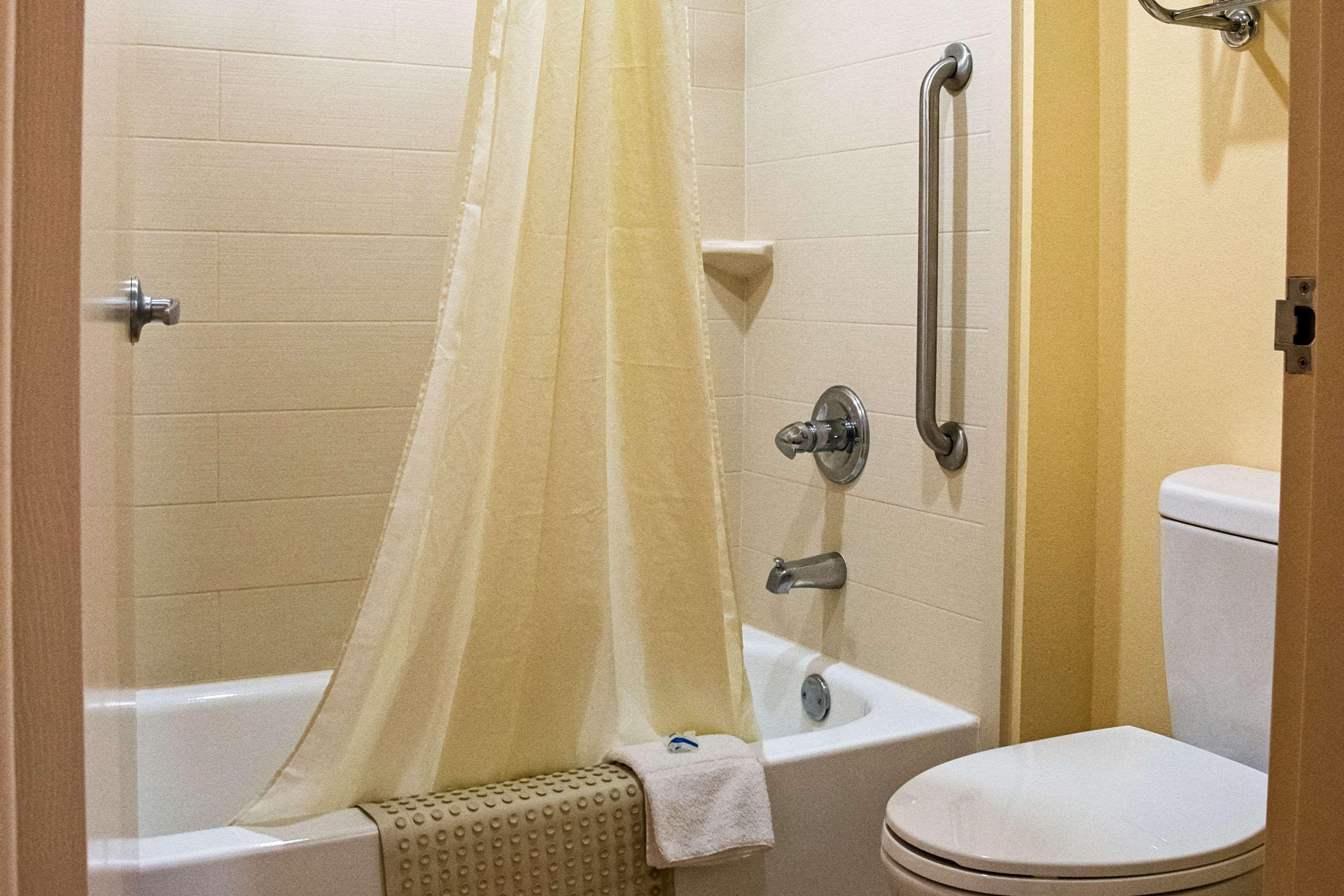 Rodeway Inn & Suites Clarksville Bagian luar foto