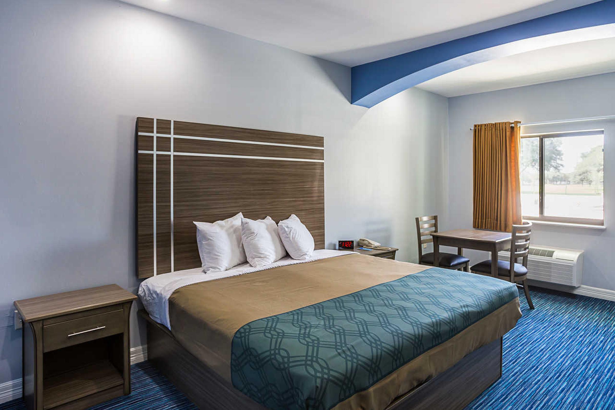 Rodeway Inn & Suites Clarksville Bagian luar foto