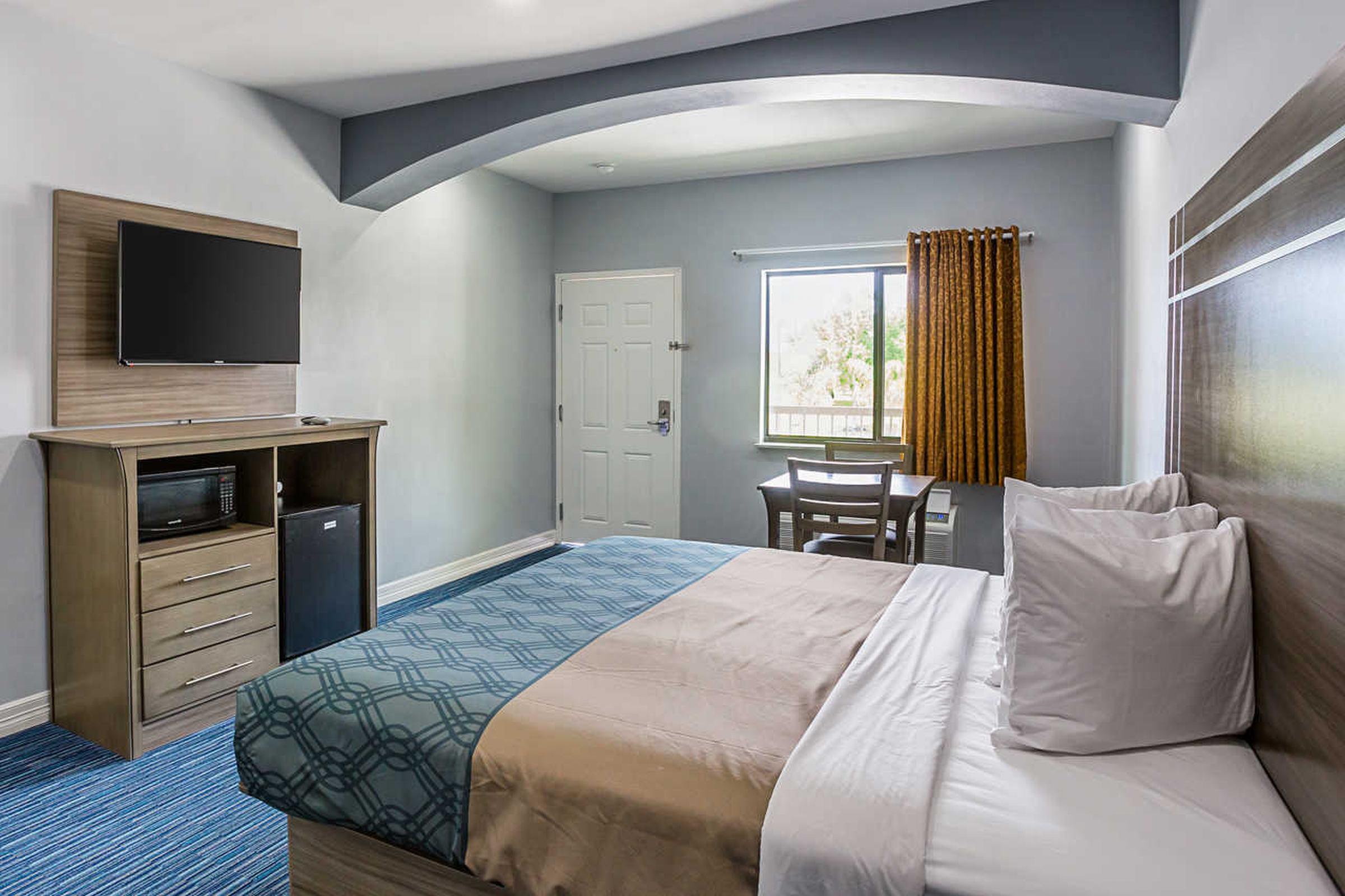 Rodeway Inn & Suites Clarksville Bagian luar foto