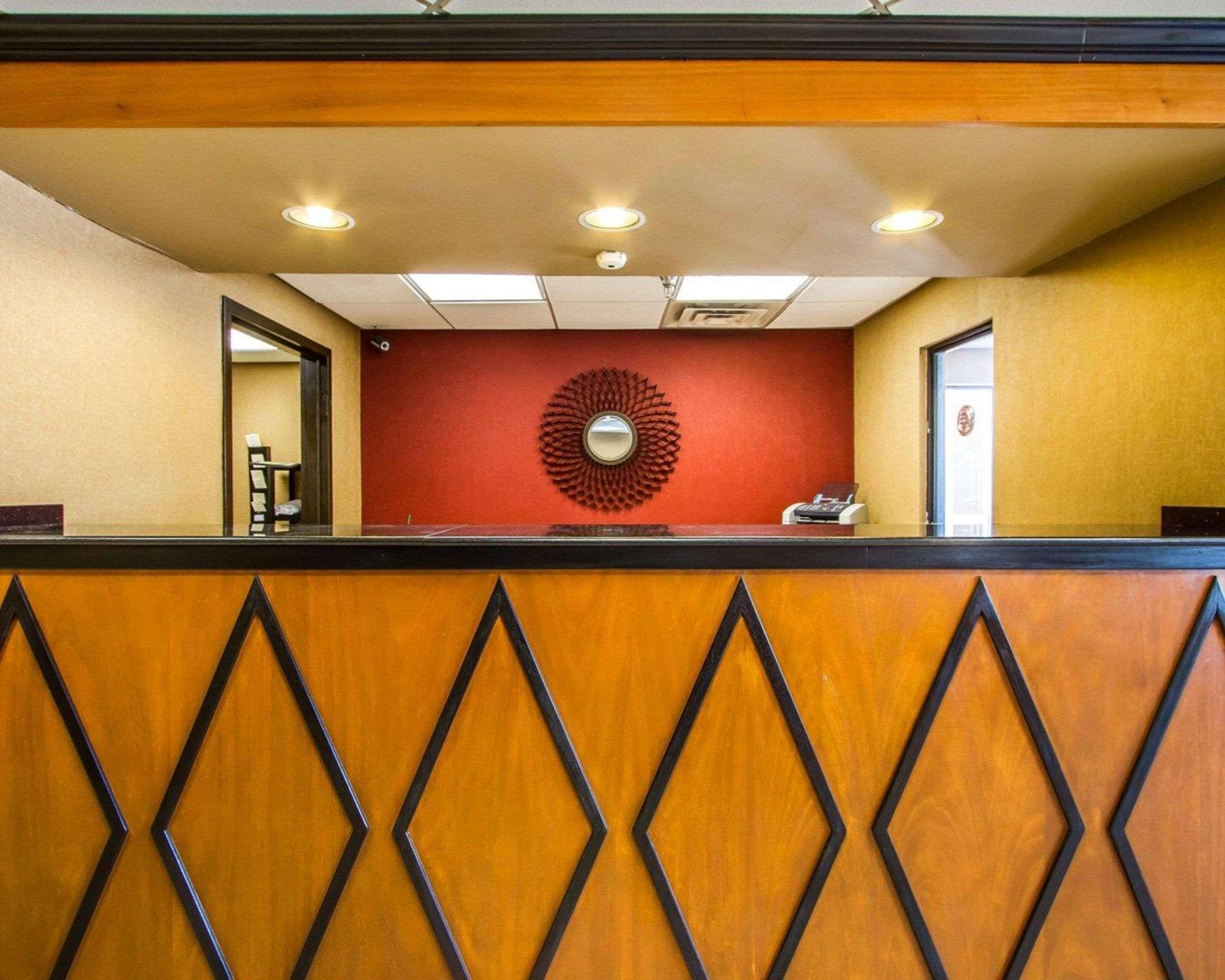 Rodeway Inn & Suites Clarksville Bagian luar foto