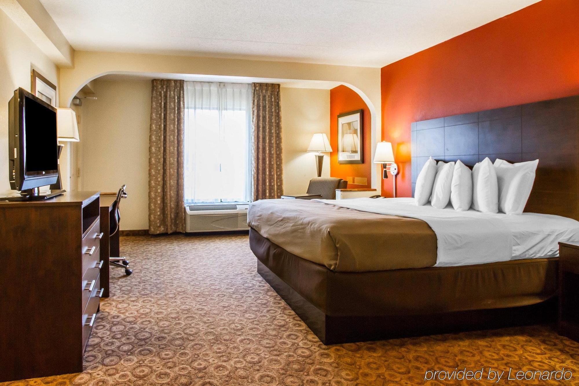 Rodeway Inn & Suites Clarksville Bagian luar foto
