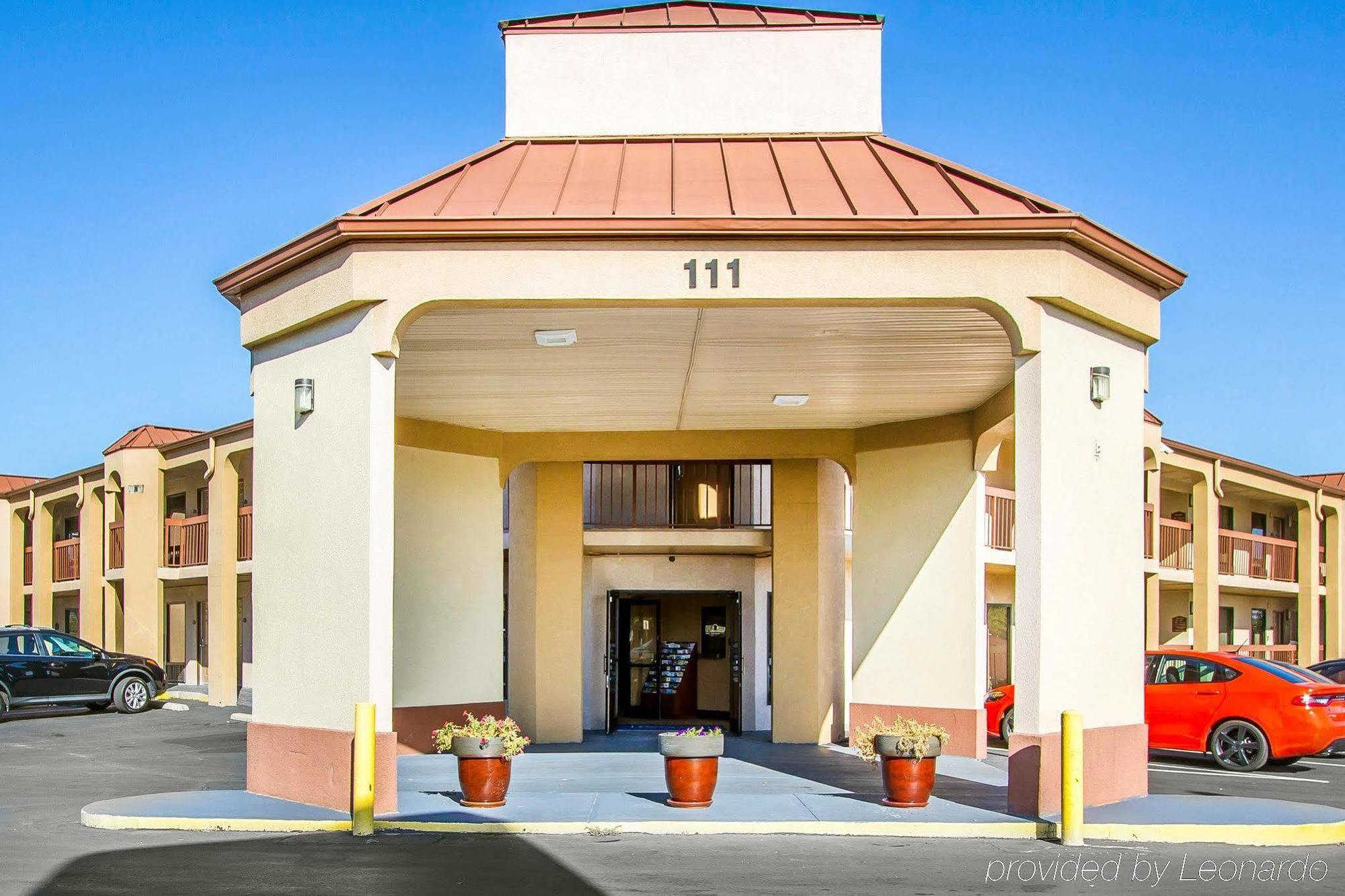 Rodeway Inn & Suites Clarksville Bagian luar foto