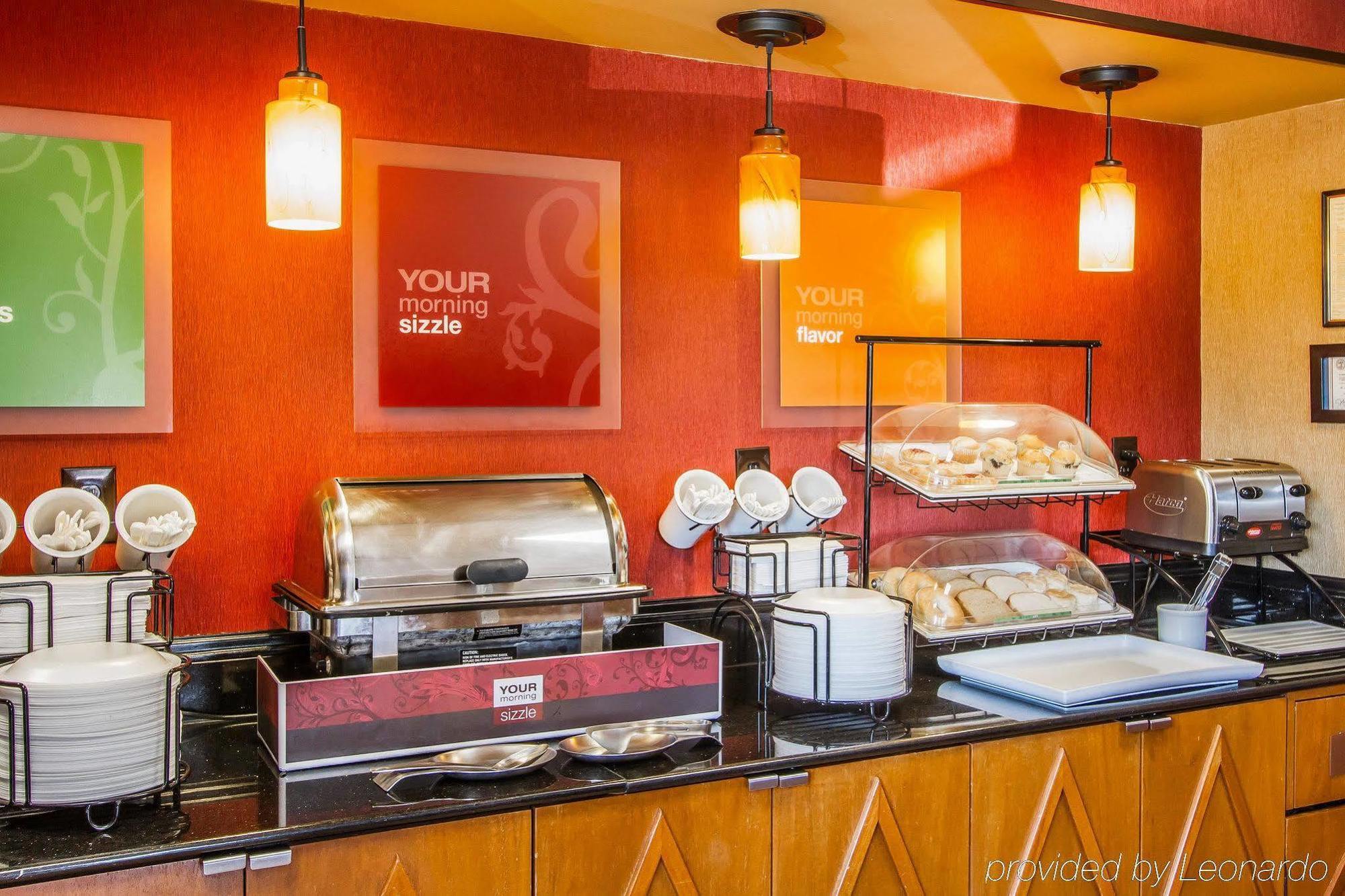 Rodeway Inn & Suites Clarksville Bagian luar foto