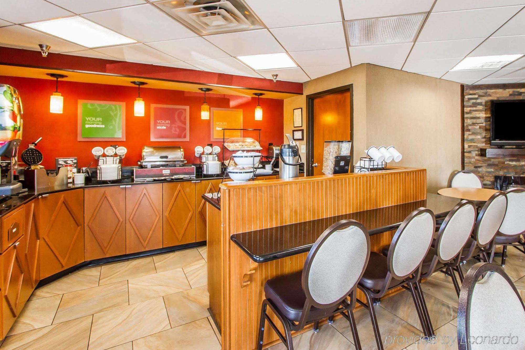 Rodeway Inn & Suites Clarksville Bagian luar foto