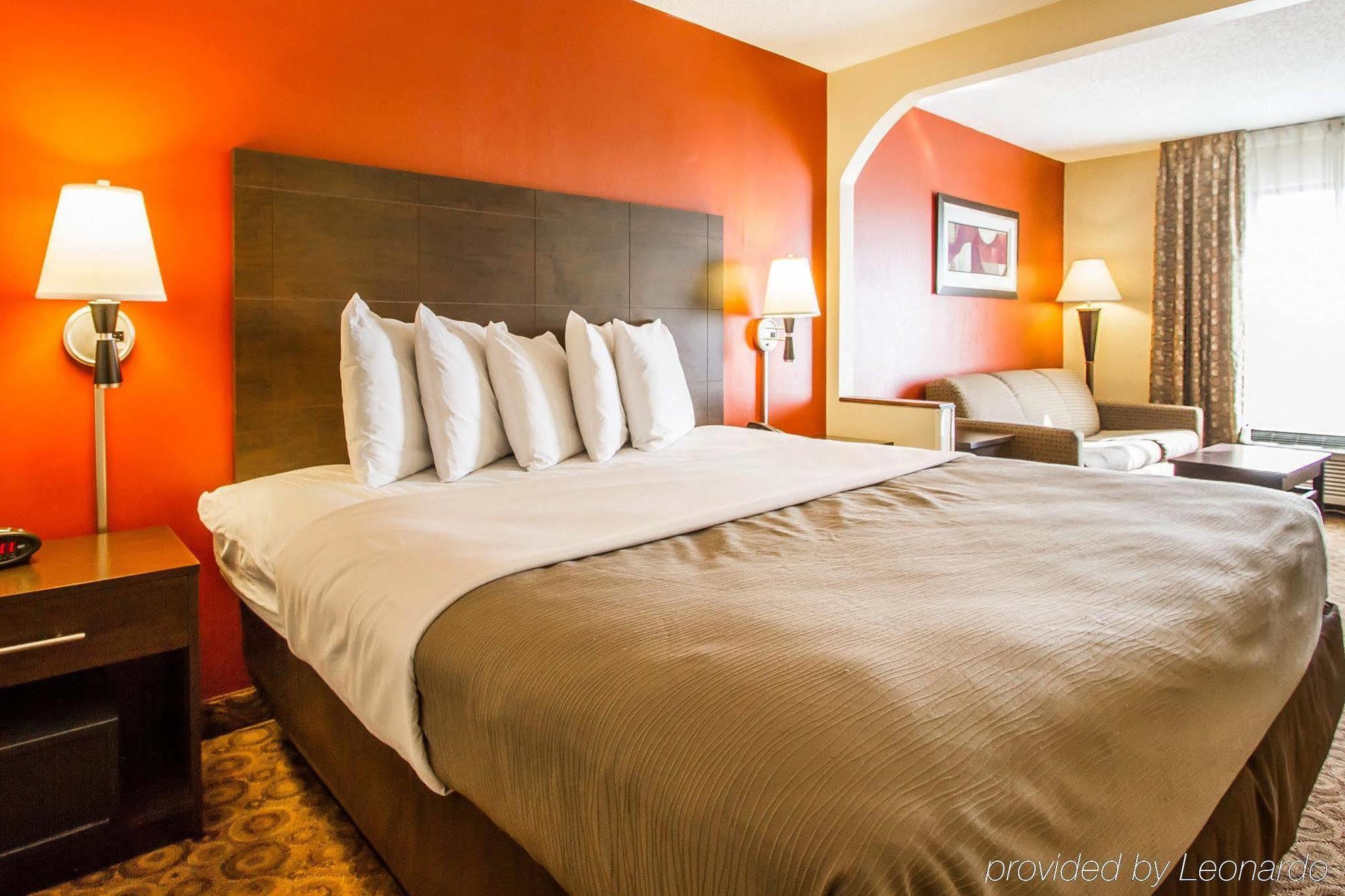 Rodeway Inn & Suites Clarksville Bagian luar foto