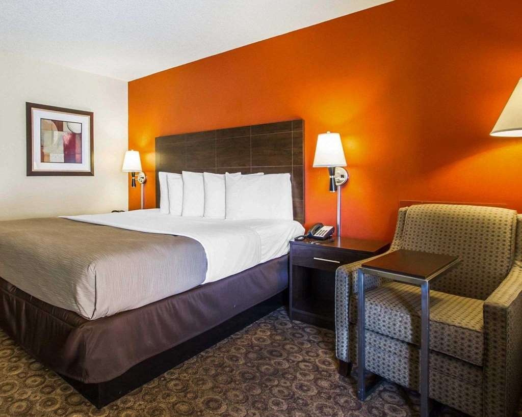 Rodeway Inn & Suites Clarksville Ruang foto