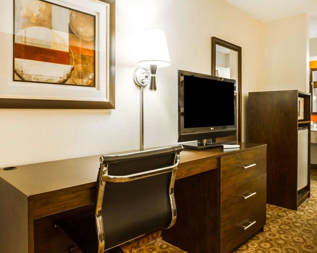 Rodeway Inn & Suites Clarksville Ruang foto