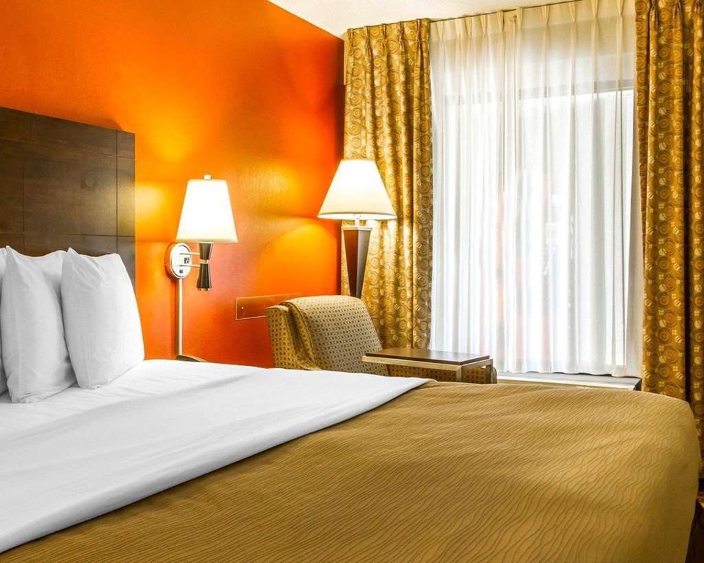 Rodeway Inn & Suites Clarksville Ruang foto