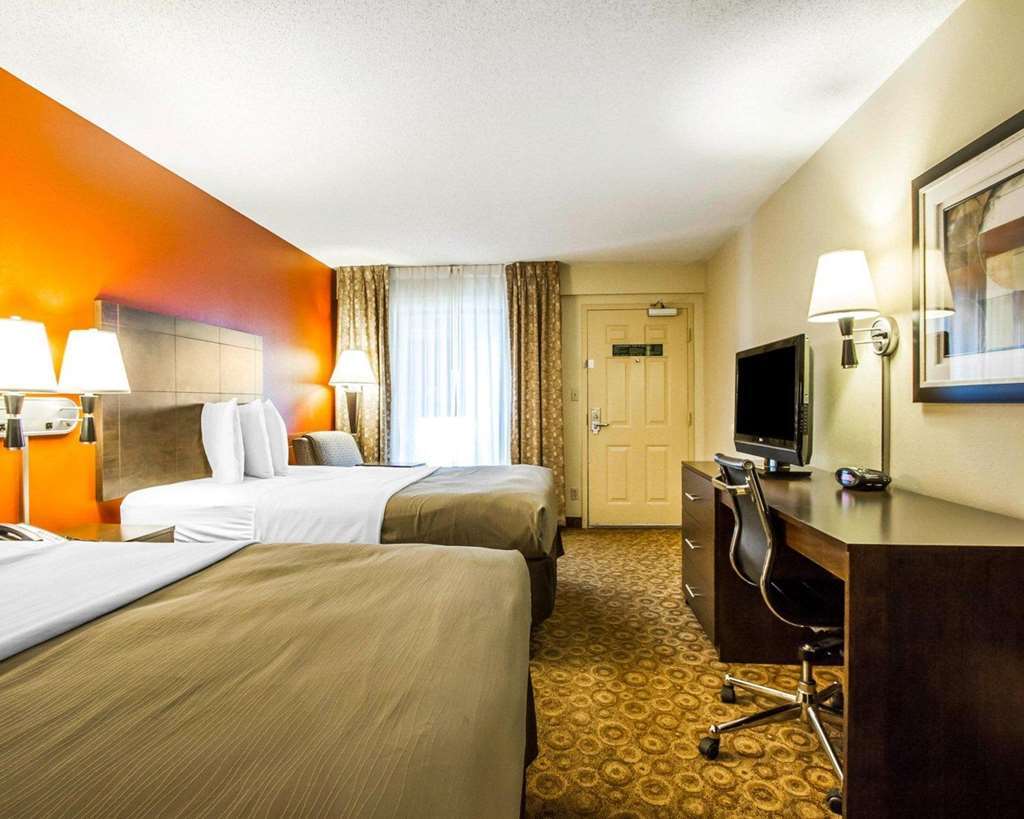 Rodeway Inn & Suites Clarksville Ruang foto