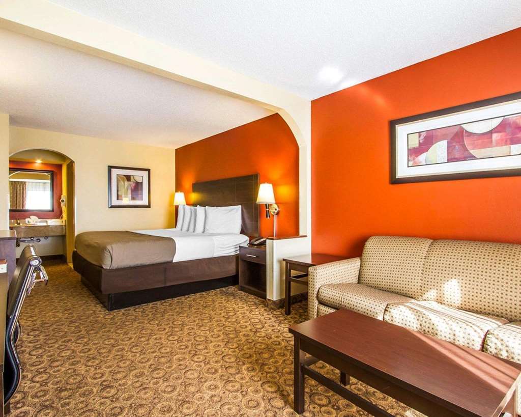 Rodeway Inn & Suites Clarksville Ruang foto